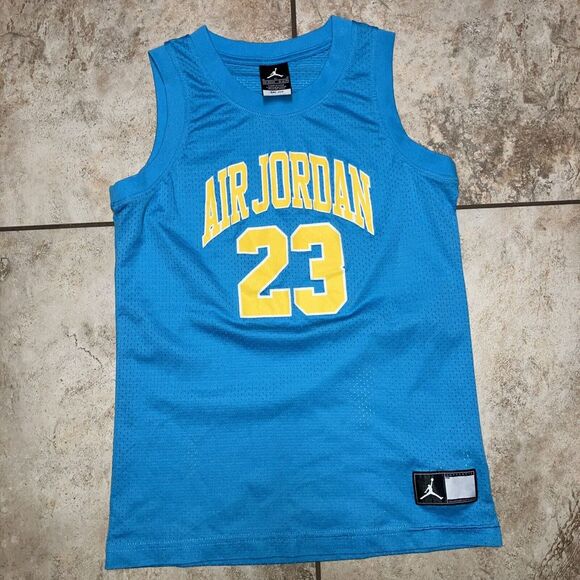 Michael Jordan 23 Jersey Size Youth Medium Rare - Picture 1 of 5